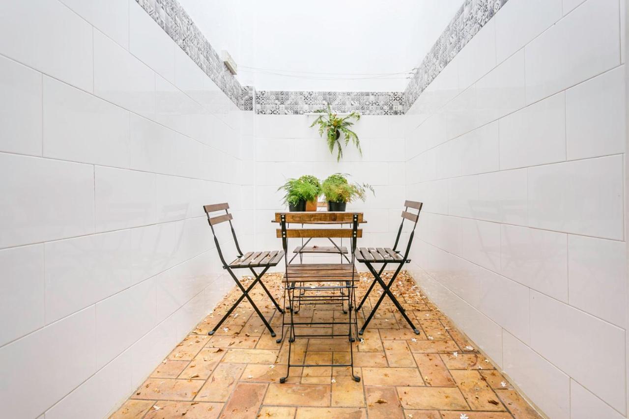 Apartamentos Sta Maria La Blanca Seville Exterior photo